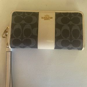 Long zip around wallet